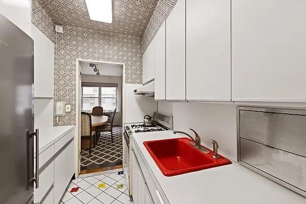 Apartment 6